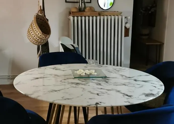 Chez Sherlock Et Oscar Bruyeres