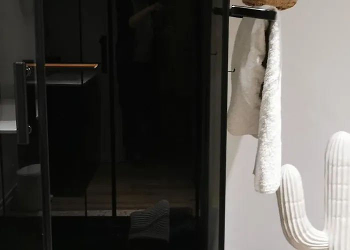 Chez Sherlock Et Oscar *